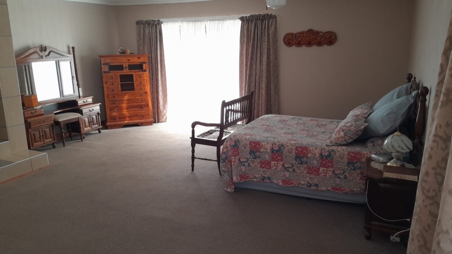 5 Bedroom Property for Sale in Riebeeckstad Free State